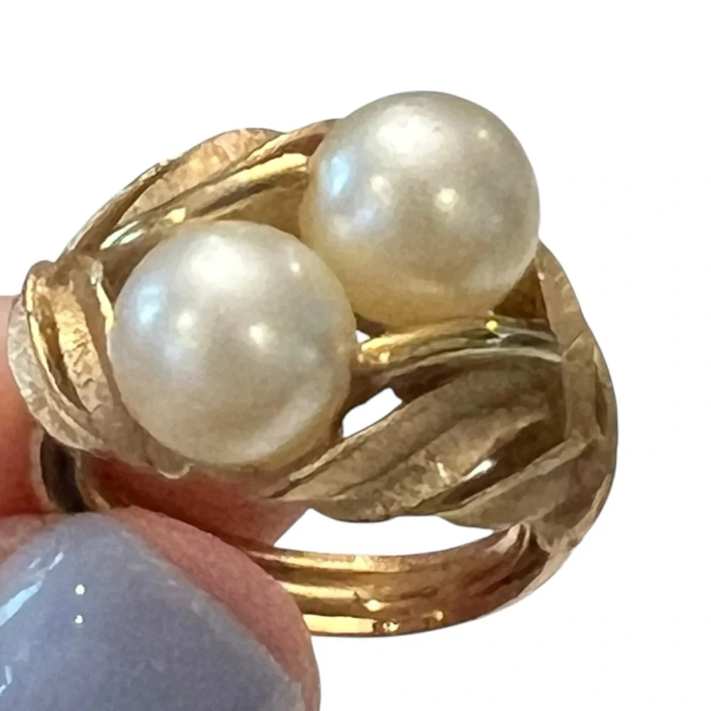 AVON Matte Textured Gold Tone‎ 2 Faux Pearl Ring Vintage Size 4.25-5.25 Classic